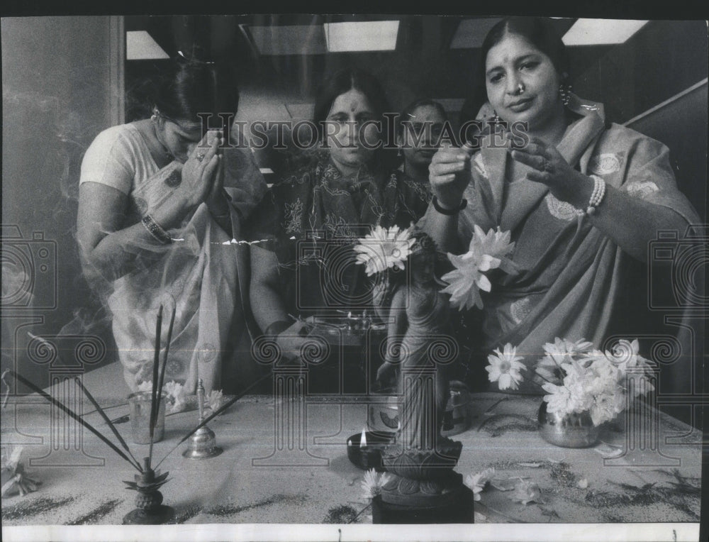 1976 State Bank India Lakhshmi Blessing - Historic Images