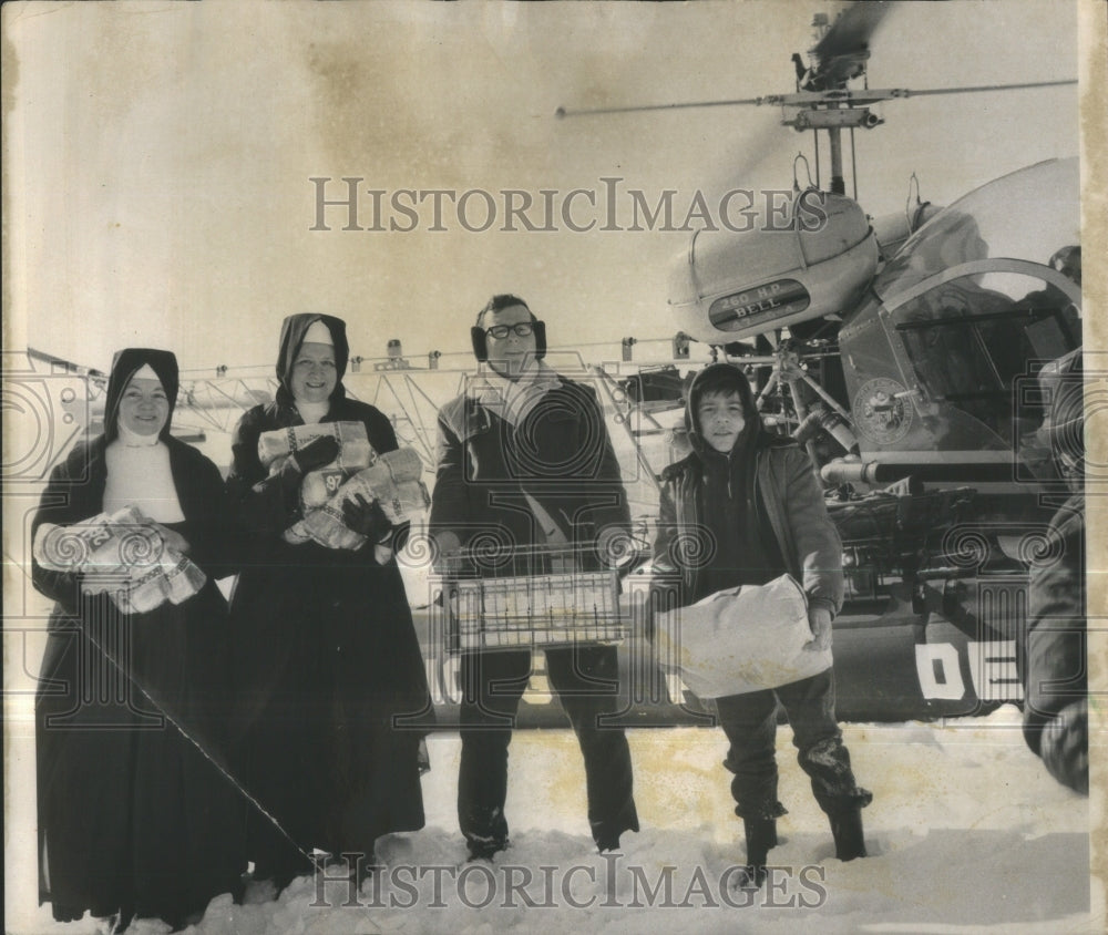 1967 Press Photo STORM CHICAGO  FOOD MILK DELIVERED FIR - Historic Images