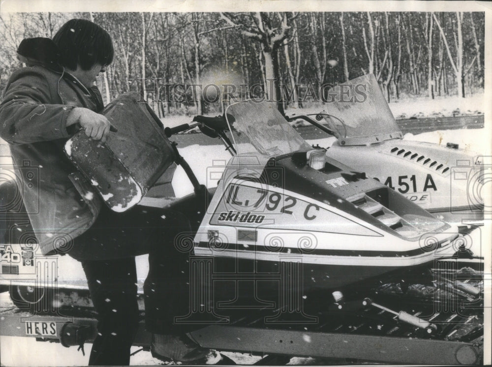 1974 Press Photo SNOWMOBILING COOK COUNTY FOREST PRESER- RSA38793 - Historic Images