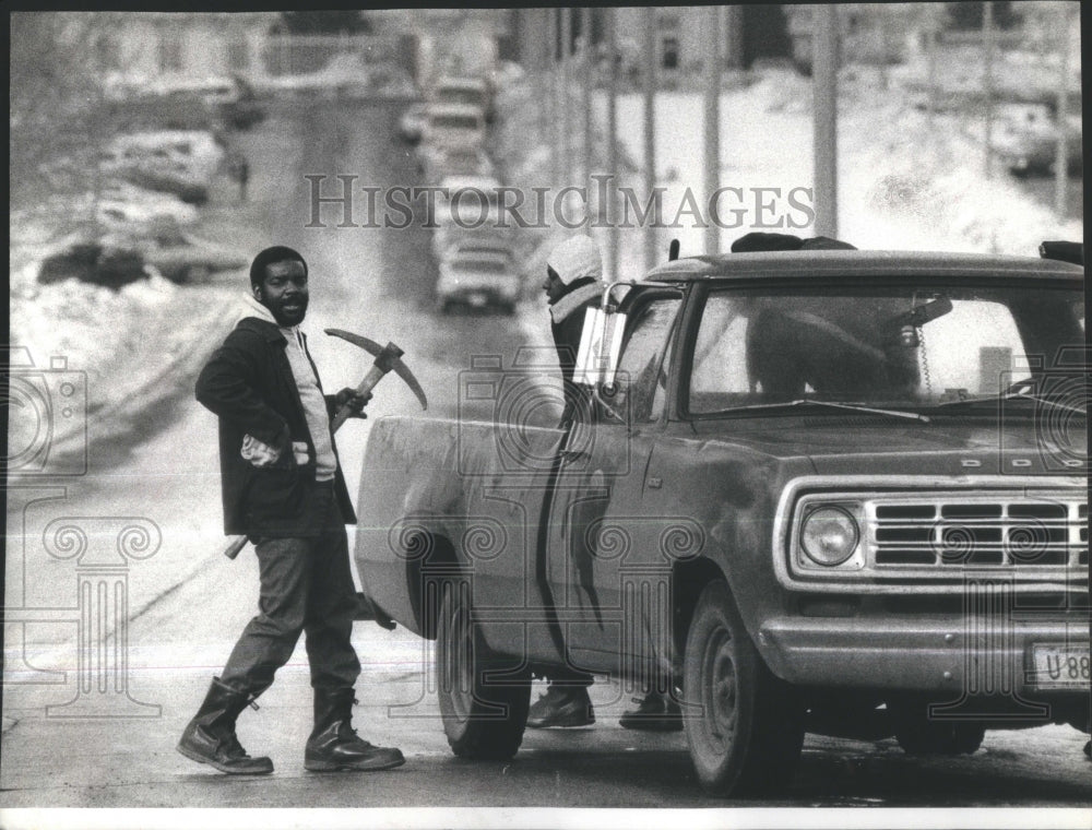 1979 Stateville Prison Inmate Clear Snow Historic Images