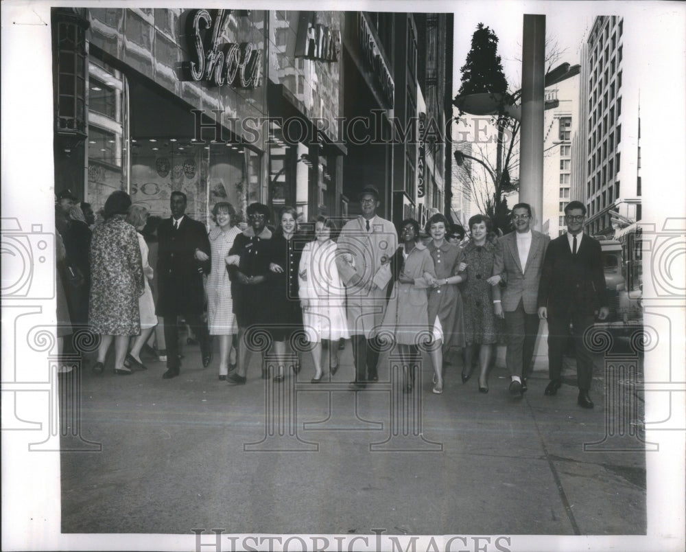 1963 Press Photo Semifinalist-Winner-Volunteer-Award-Be- RSA38919 - Historic Images