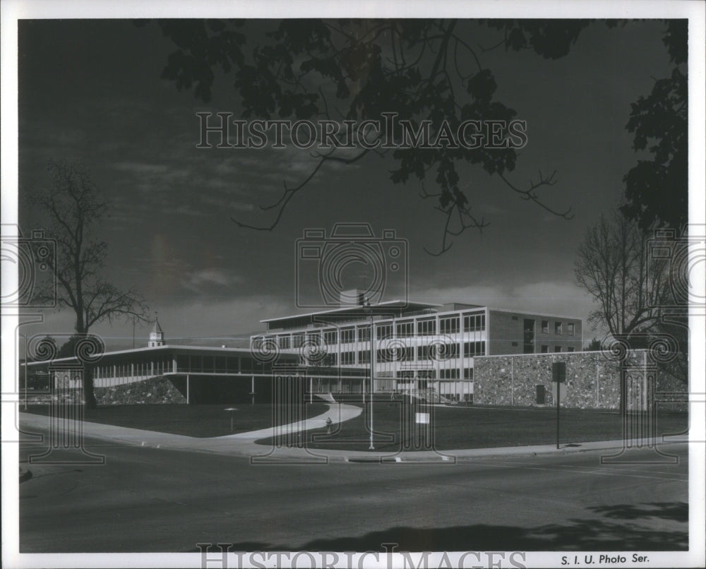 Press Photo Home Economics Building Southern Illinois U- RSA39187 - Historic Images