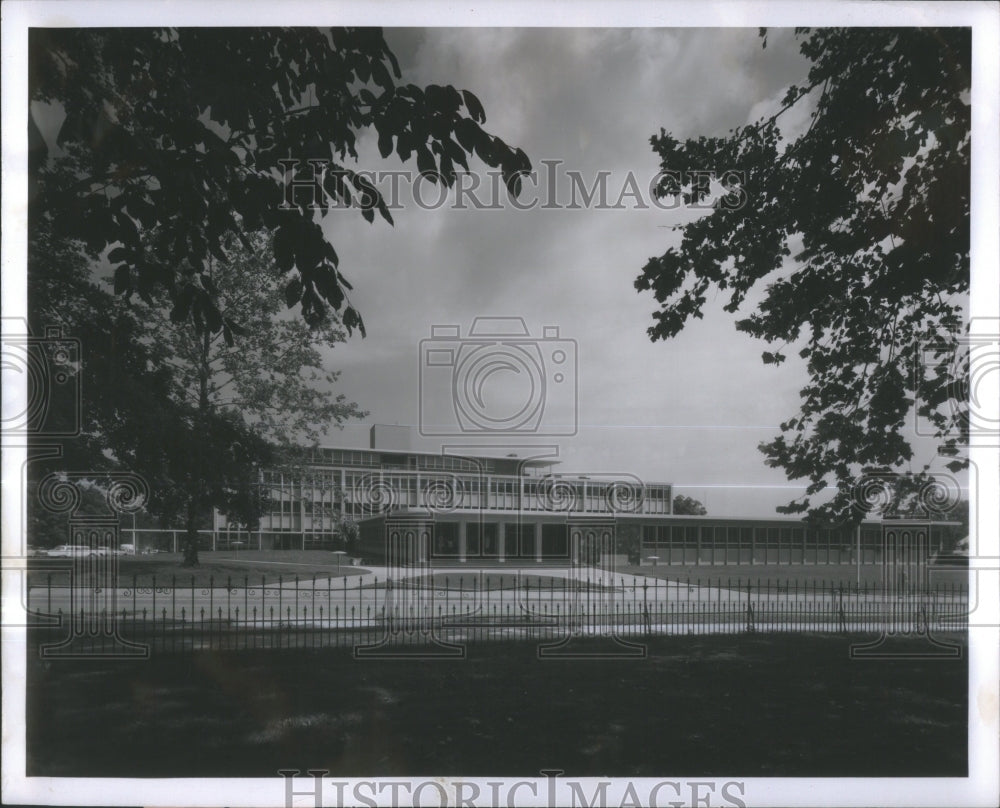 1961 Press Photo Workmen-Southern-Illinois-University-W- RSA39193 - Historic Images