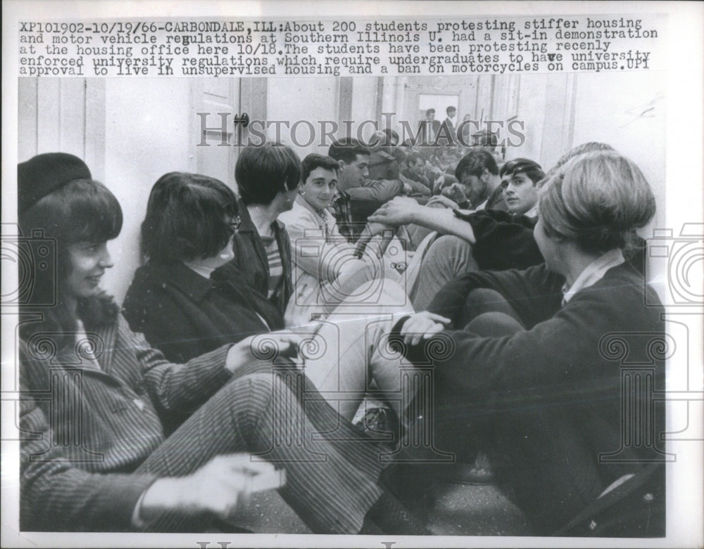 1956 Press Photo SOUTHERN ILLINOIS UNIVERSITY STUDENTS - Historic Images