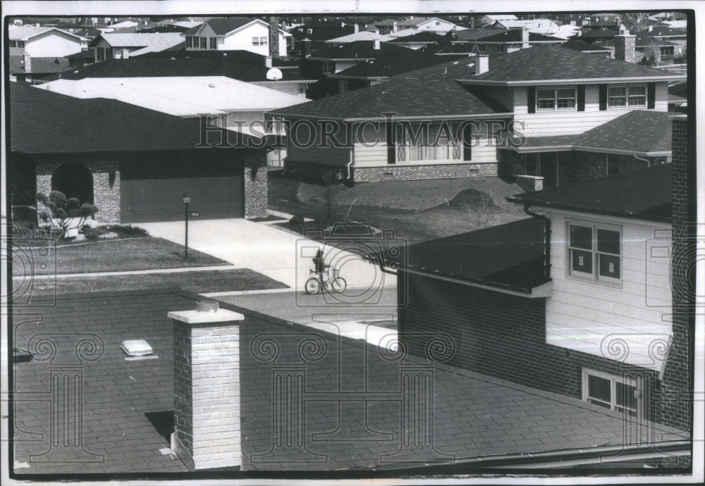 1976 Split Level Homes In Downers Grove - Historic Images