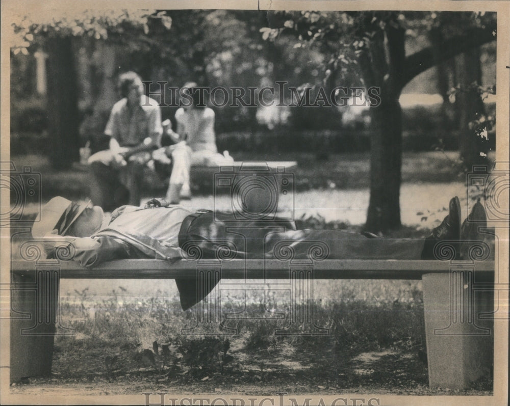 1976 Chicagoan-Keep Cool-Hot Day-Summertime-Historic Images