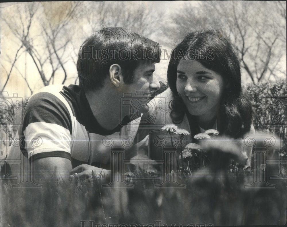 1966 Spring Grant Park Dandelions Bill Houg - Historic Images