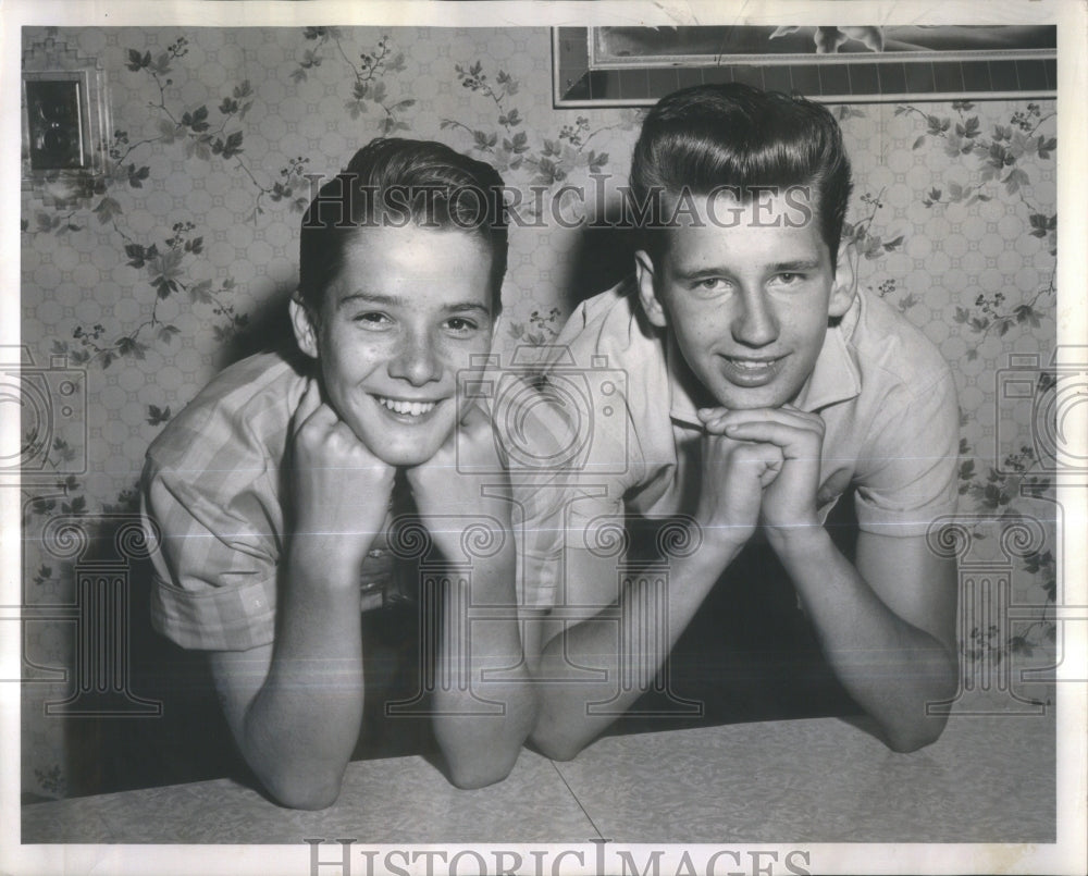 1962 Press Photo Haircuts Wayne Tiess Ronald Warchol Cl- RSA39451 - Historic Images