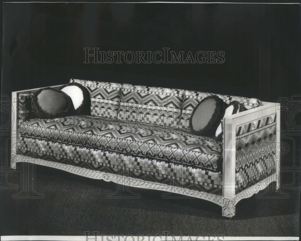 1971 Press Photo Three Cushion Sofa Tomlinson Chippenda- RSA39513 - Historic Images