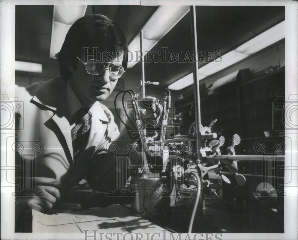 1983 Arthur Howe Examines Solar Cell - Historic Images