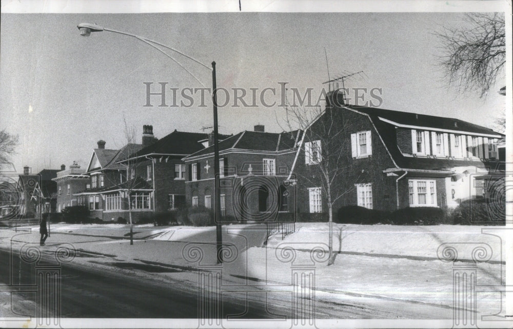 1977 South Shore's Well-Maintained Homes - Historic Images