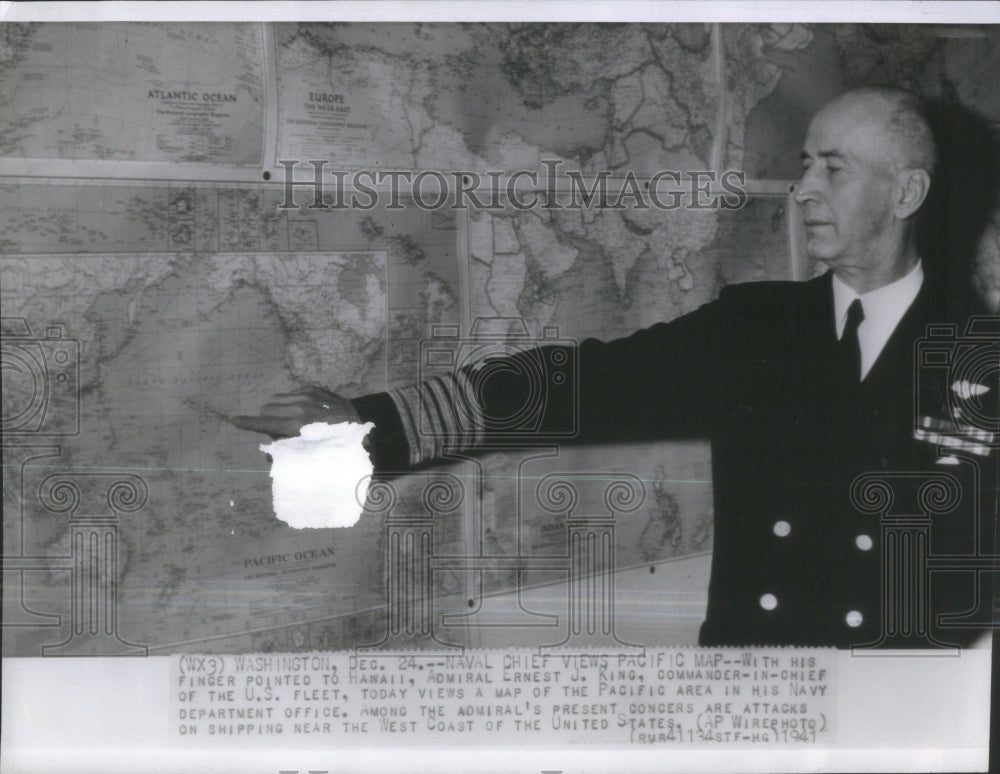 1941, Finger-Point-Hawaii-Ernest Ring-Chief- RSA39885 - Historic Images