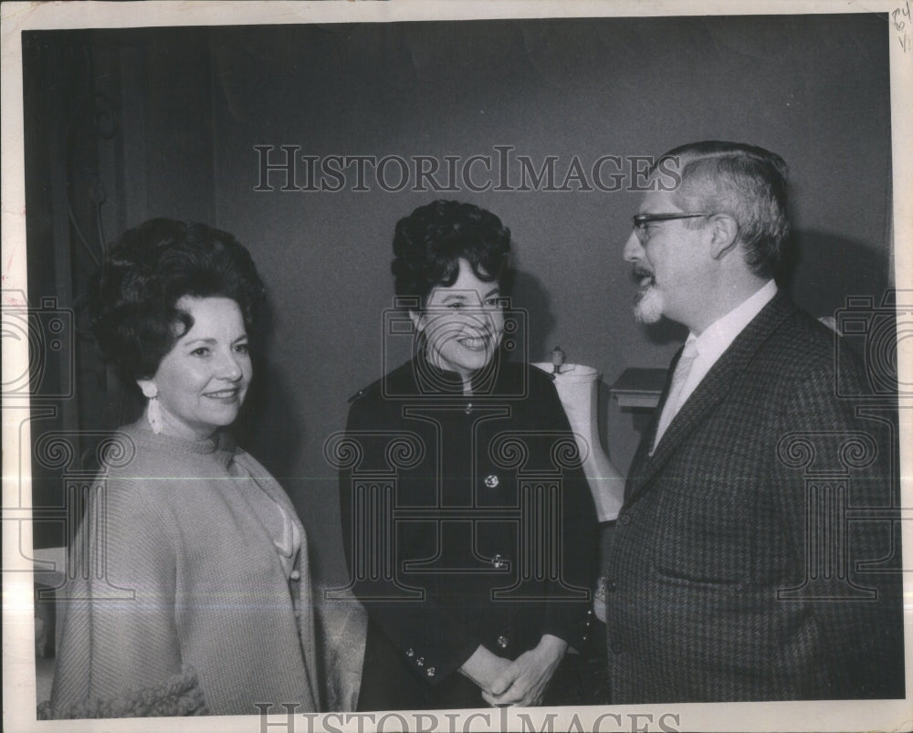 1968 Henry Lowenstein Mrs Jack Walton Chat - Historic Images