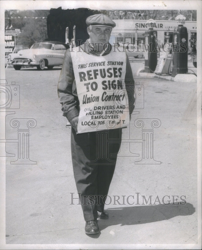 1958 Picket George Layer paraded in front o - Historic Images