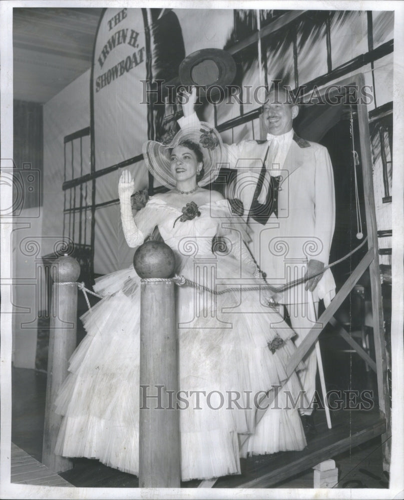 1957 Mr. And Mrs. Irwin Leiferman Celebrate - Historic Images