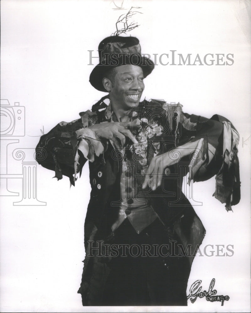 1954 Press Photo Avon Long Singer Dancer Actor Broadway- RSA40835 - Historic Images