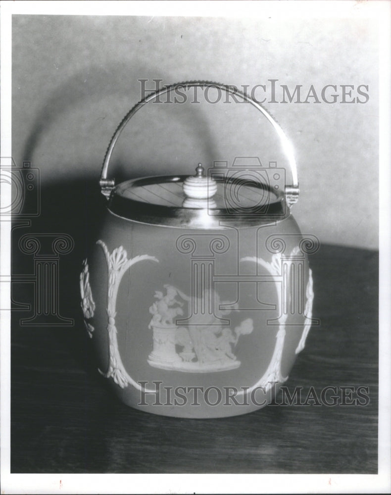 1989 Mary Furness Wedgwood Victorian Jar-Historic Images