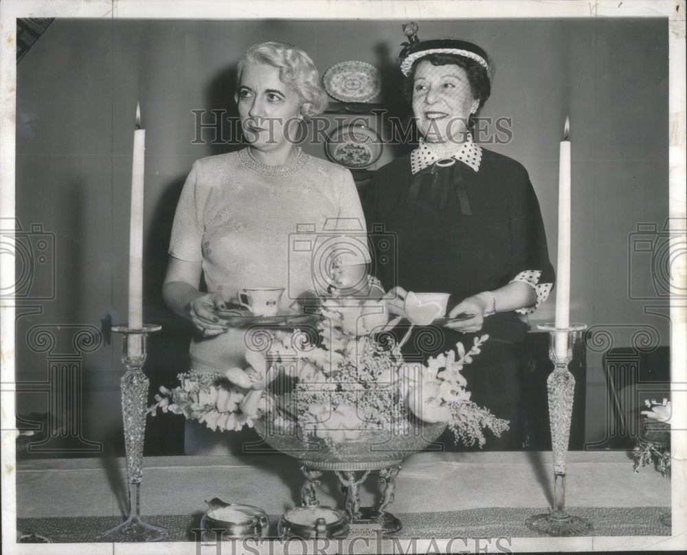 1954 Mrs. Robert Lederer Chicago Socialite-Historic Images