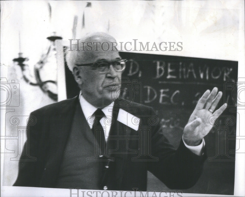 1970 Press Photo Pat Koval Chauncey Leake drug medical- RSA43271 - Historic Images