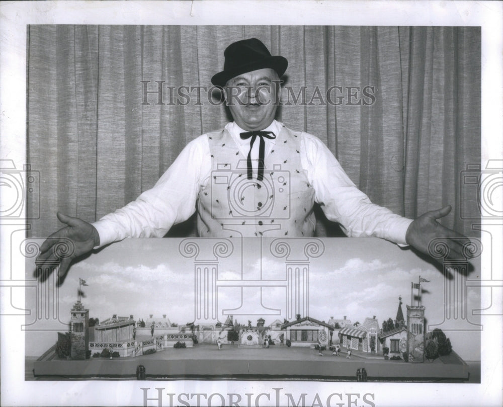 1960 Press Photo Oscar T. Lohner Chicago Trade Fair - Historic Images