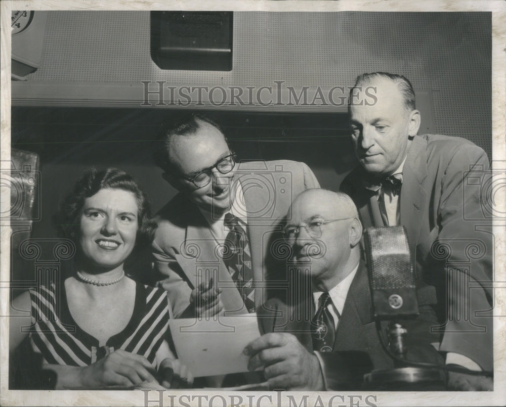 1952 Lorraine Kowals Irvine Levy Schooler - Historic Images