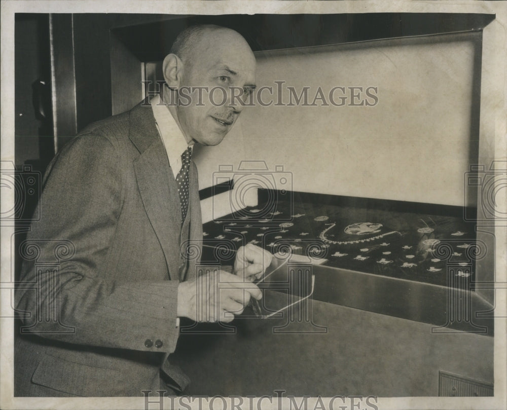 1950 Press Photo Kraeling Persian director Carl Chicago- RSA43553 - Historic Images