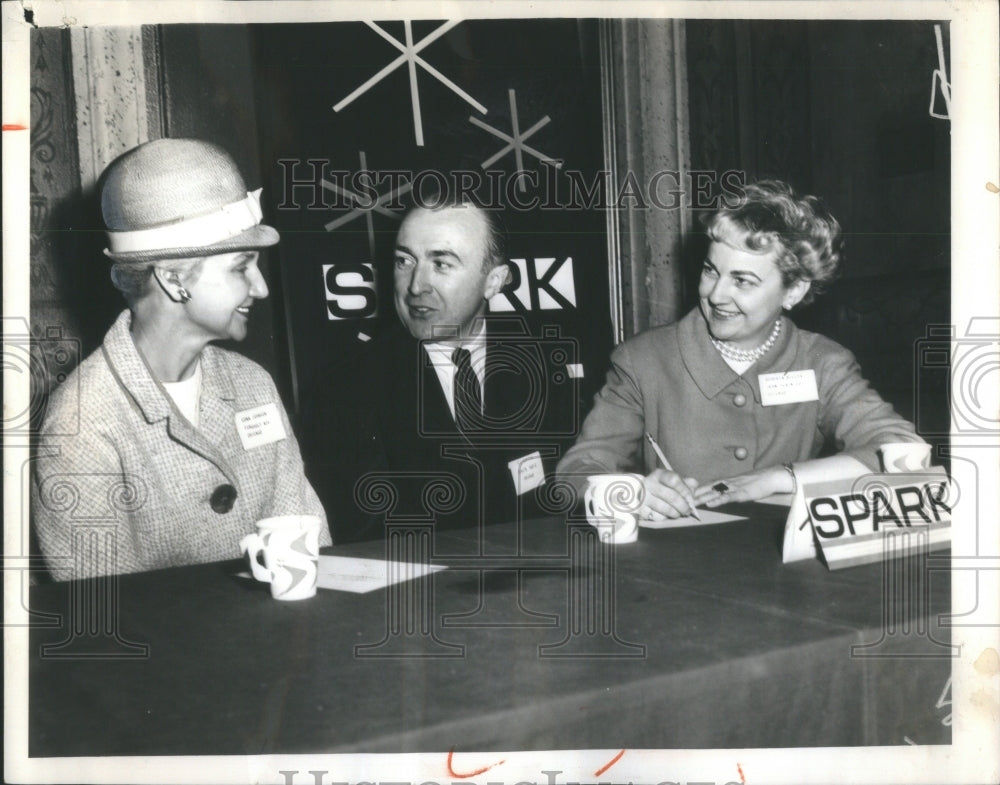 1963 Press Photo Robert Kubieck Zenith Hearing Edna- RSA43661 - Historic Images