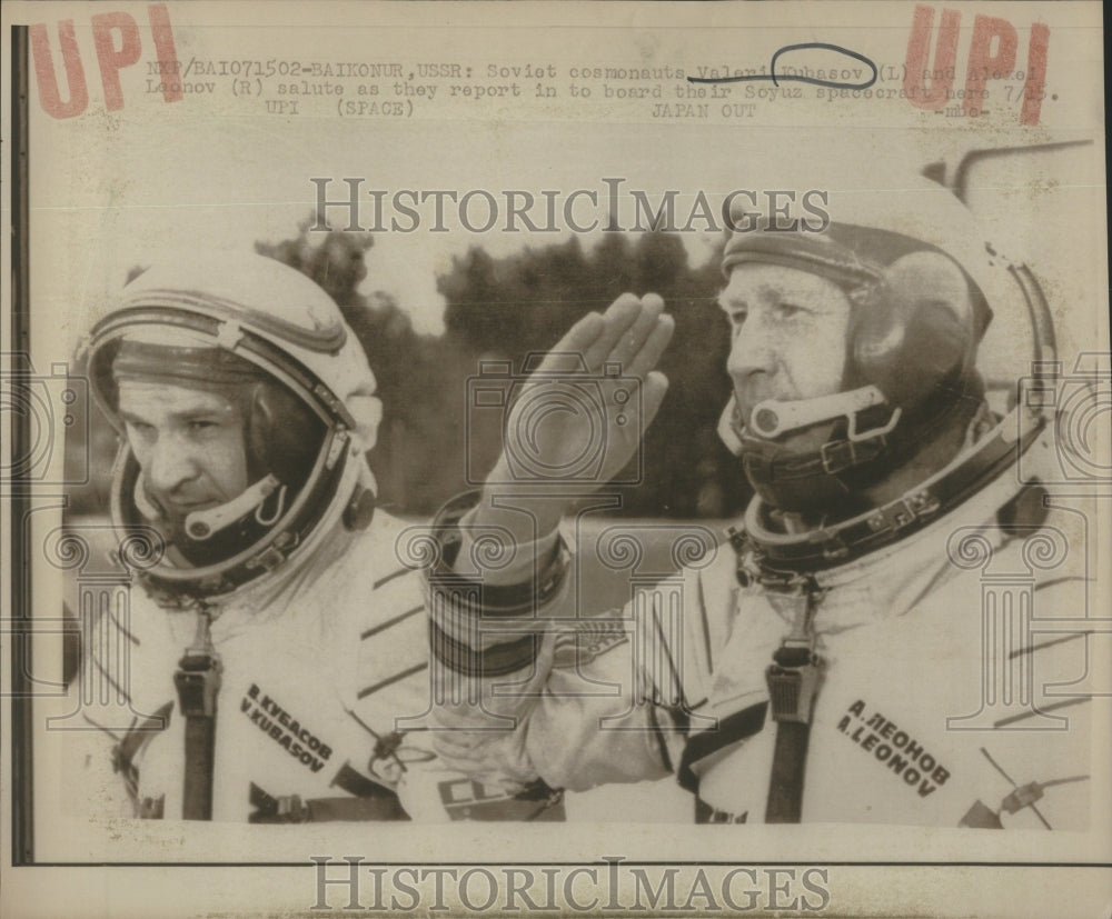  Valeri Kubasov Alexei Lenov Soyuz Soviet - Historic Images