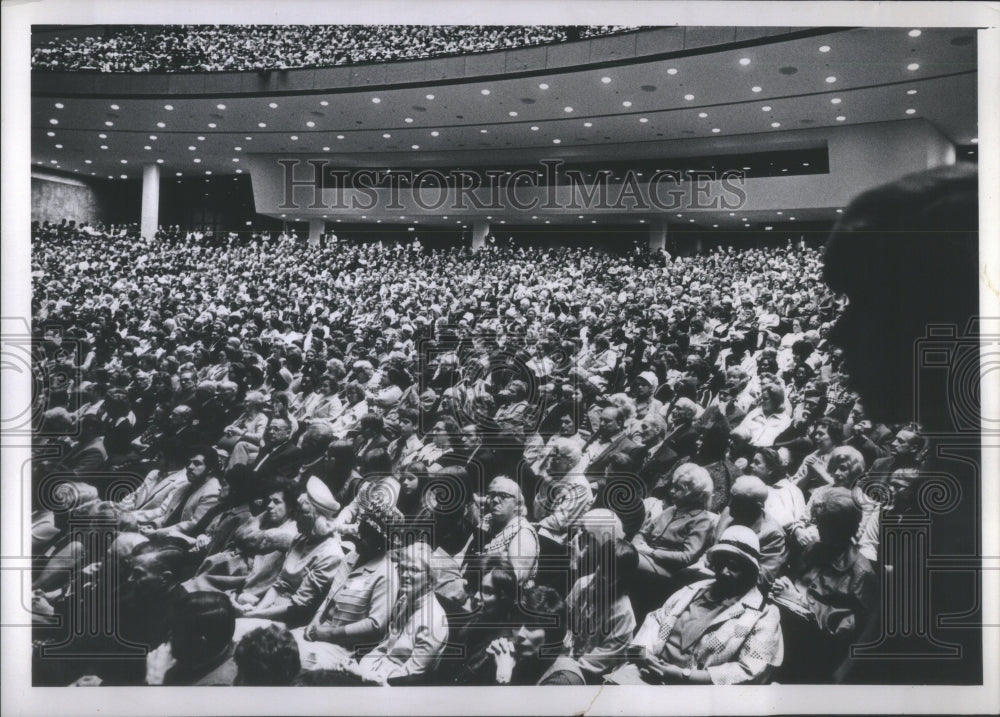 1971 Sell Out Meeting McCormick Place - Historic Images