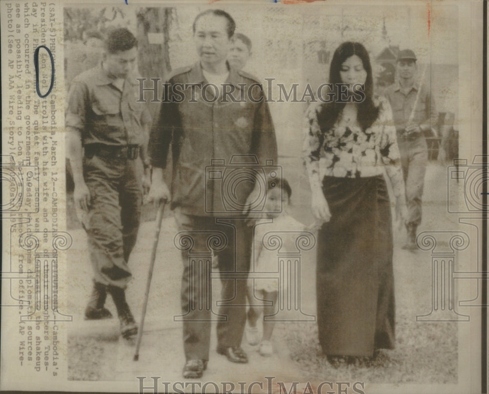 1975 Press Photo Cambodian President Lon Nol &amp; Family - Historic Images