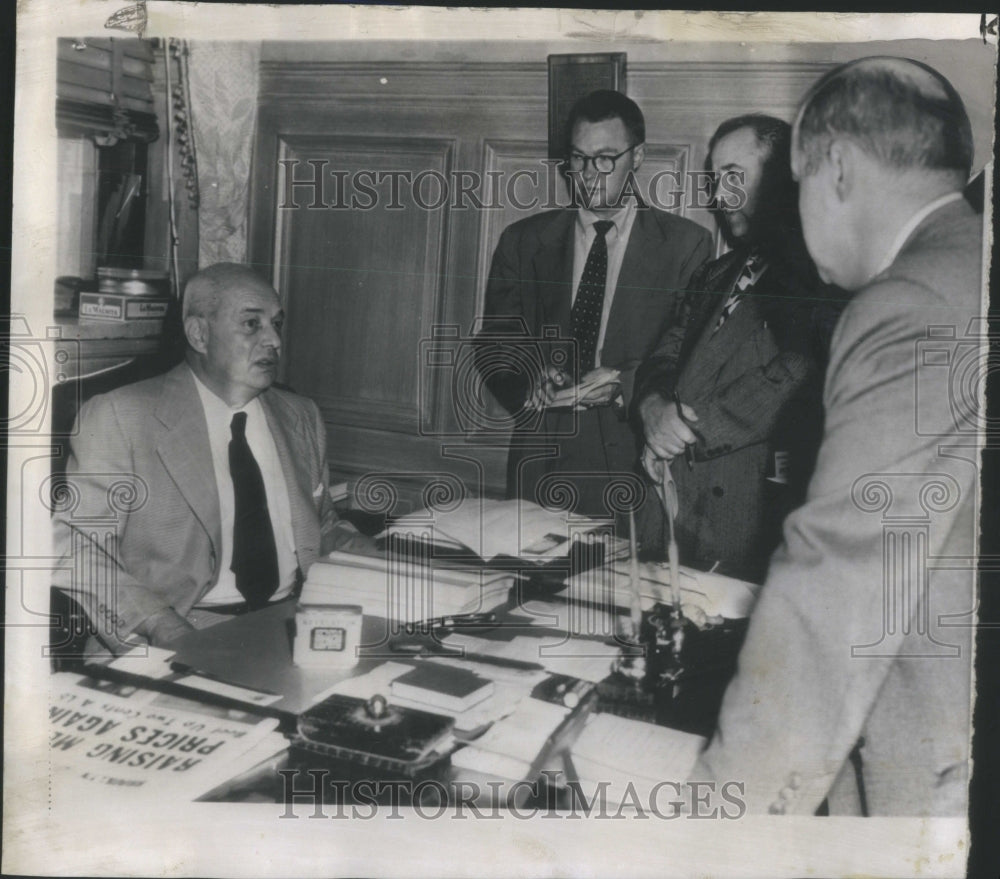 1951 Judge Samuel Leibowitz-Talk Newsmen-Af - Historic Images