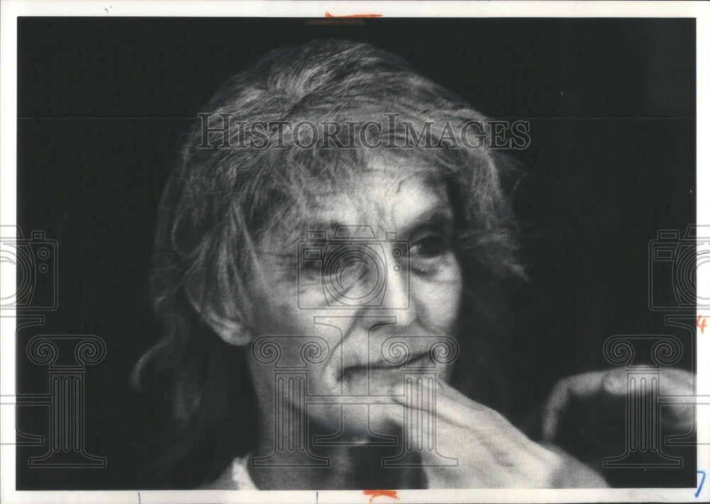 1981 Press Photo Cloris Leachman dress Stage Play Twigs- RSA44495- Historic Images