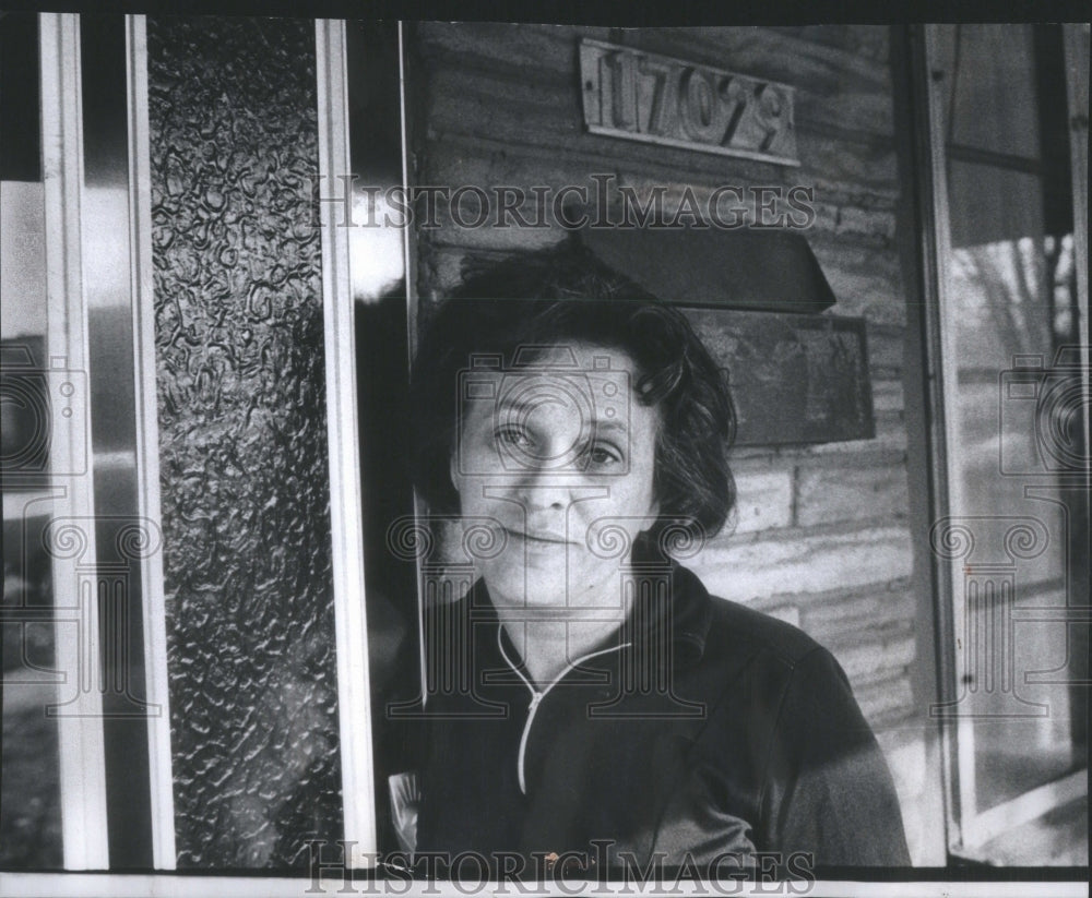 1977 Mrs Joann Koch Leans Police Sheriff&#39; - Historic Images