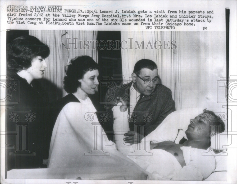 1965 Press Photo Labiak visit parents Valley Forge Army- RSA44995 - Historic Images