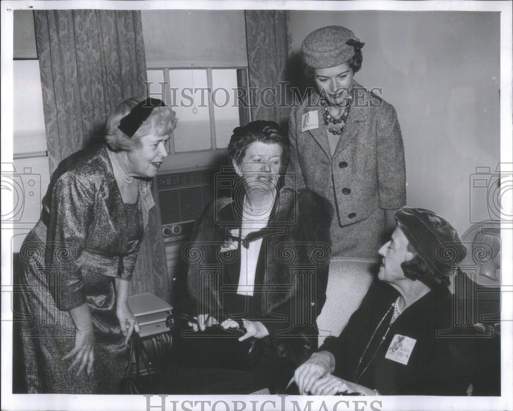 1961 LYDIA LEE DECORATOR CORNELIA CONGER MA - Historic Images