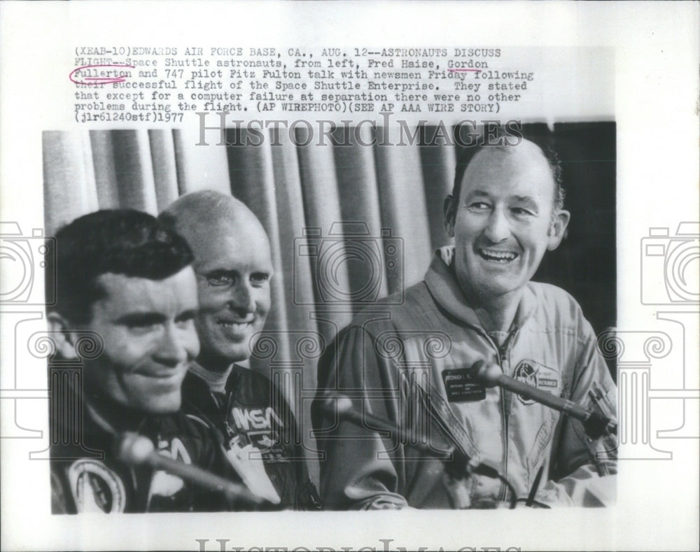 1977 Astronauts Fred Haise, Gordon Fullerto - Historic Images