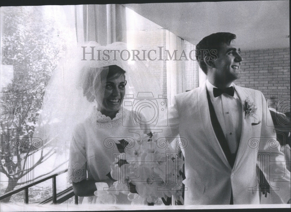 1968 Press Photo Stephanie Fitts &amp; Thomas Loarie wed- RSA45791 - Historic Images