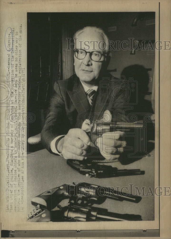 1971 Press Photo Bernard Garmire Miami Police Chief- RSA46011 - Historic Images