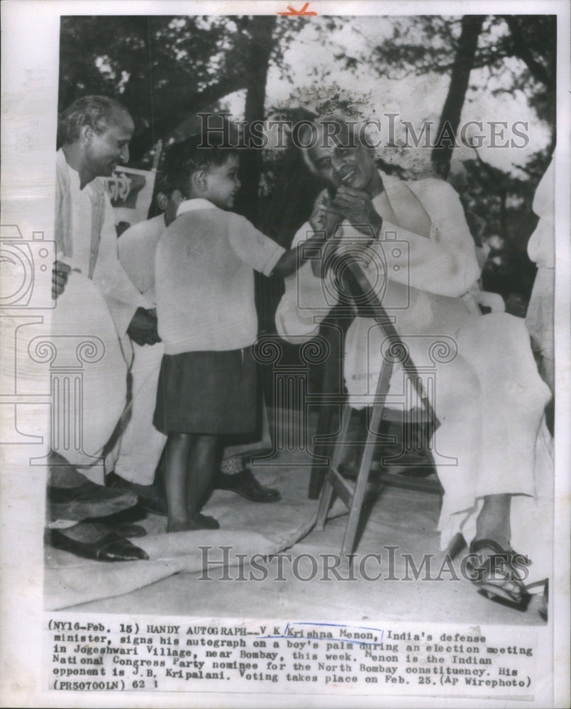 1962, Krishna Menon signs his autograph- RSA46077 - Historic Images