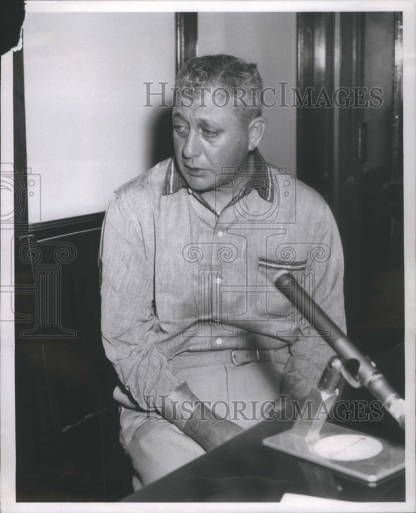 1957 Irwin Kramer  testifying at County Mor-Historic Images