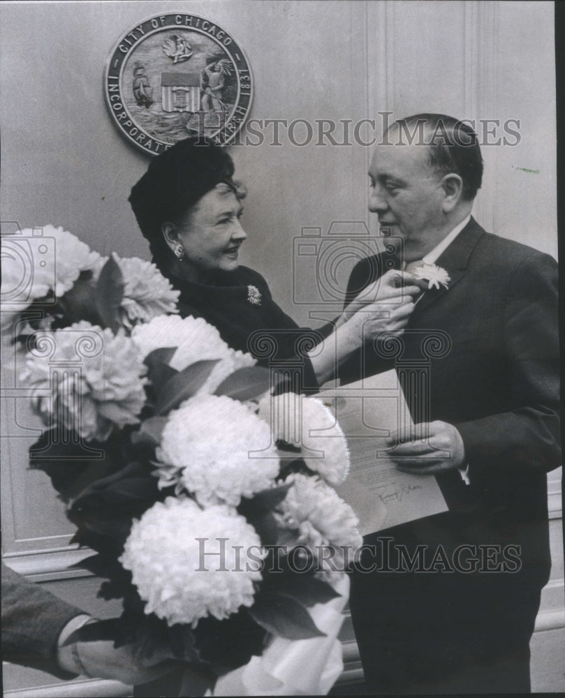 1966 Mrs Walter Kraft Mayor Daley Chicago - Historic Images