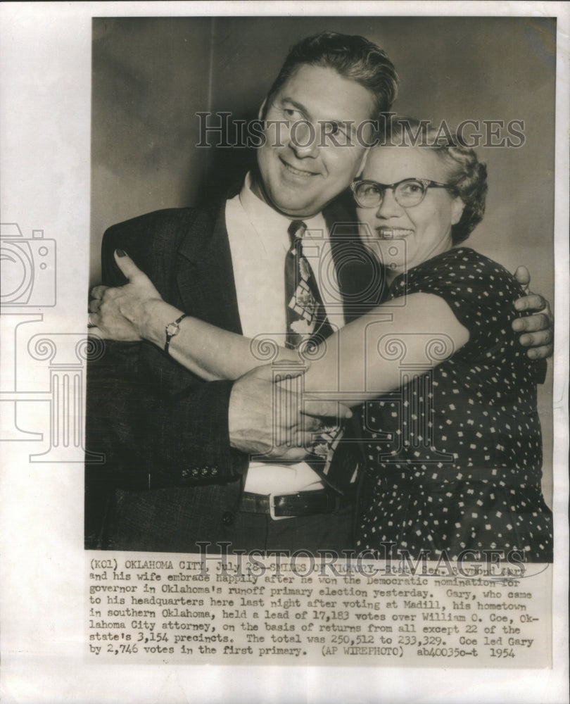 1954 State Sen Reynold Embrace Democratic - Historic Images