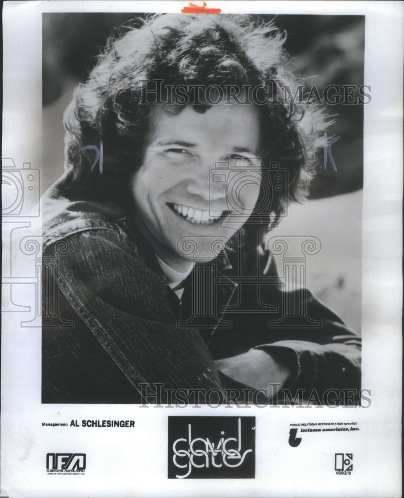 1965 Press Photo Mary Campbell crumbled David songs- RSA47261- Historic Images