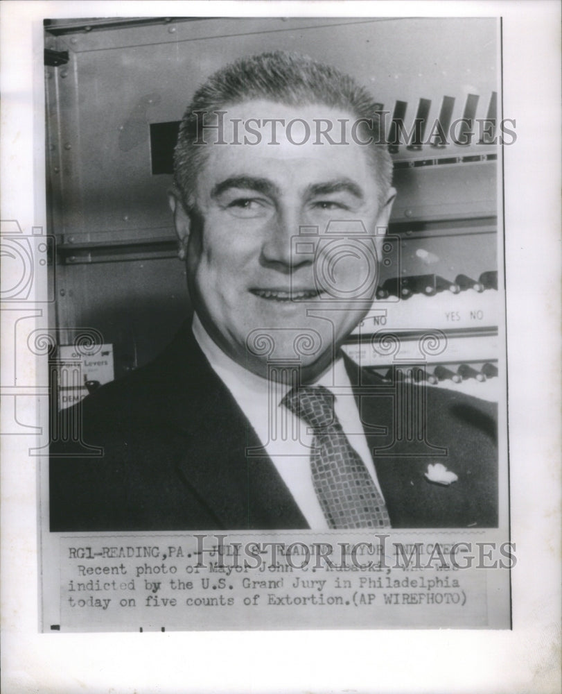 Press Photo Mayor John Kubaeki Grand Jury Philadelphia- RSA47453-Historic Images