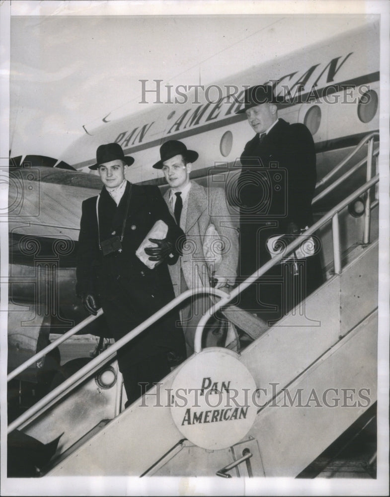 1952 Lithuanian Refugees Arrive In New York - Historic Images