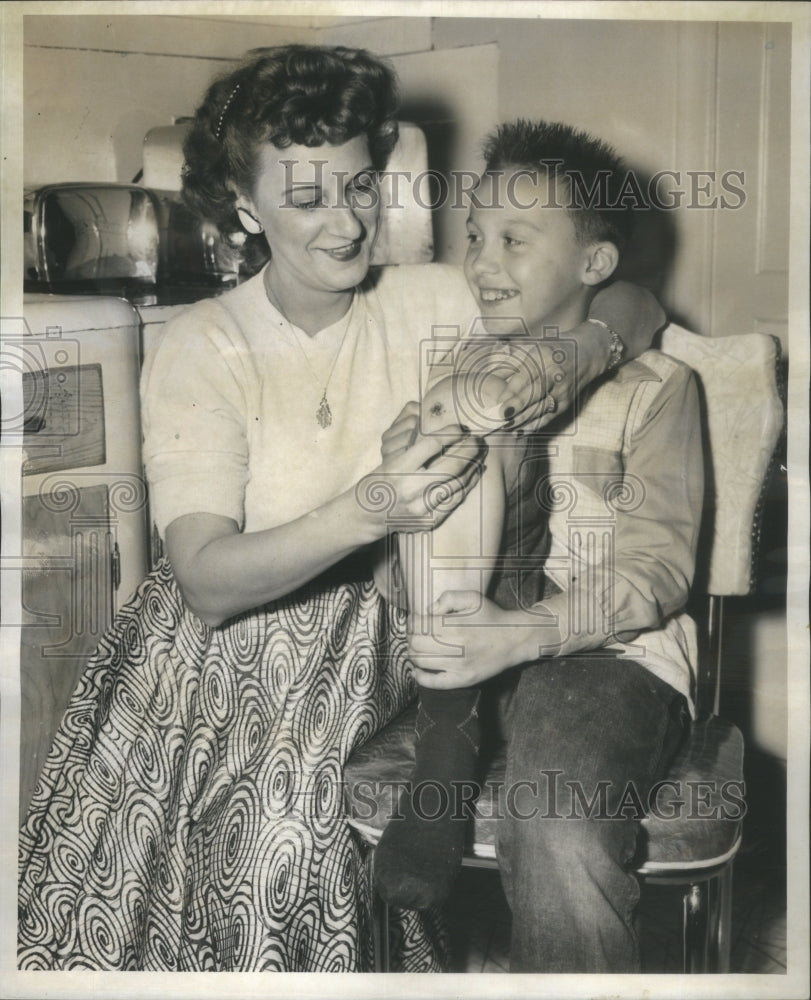 1956 Gary Kujawa Skin Knee Bandaged Mother - Historic Images