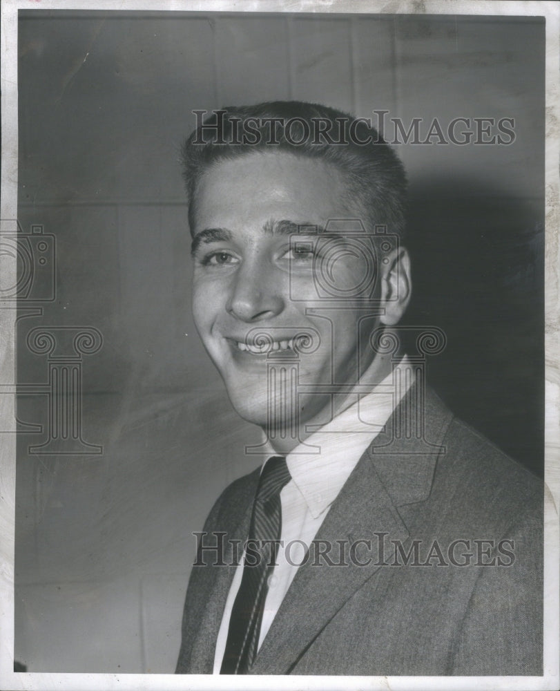 1957 Sydney Lazard Sun times reporter - Historic Images