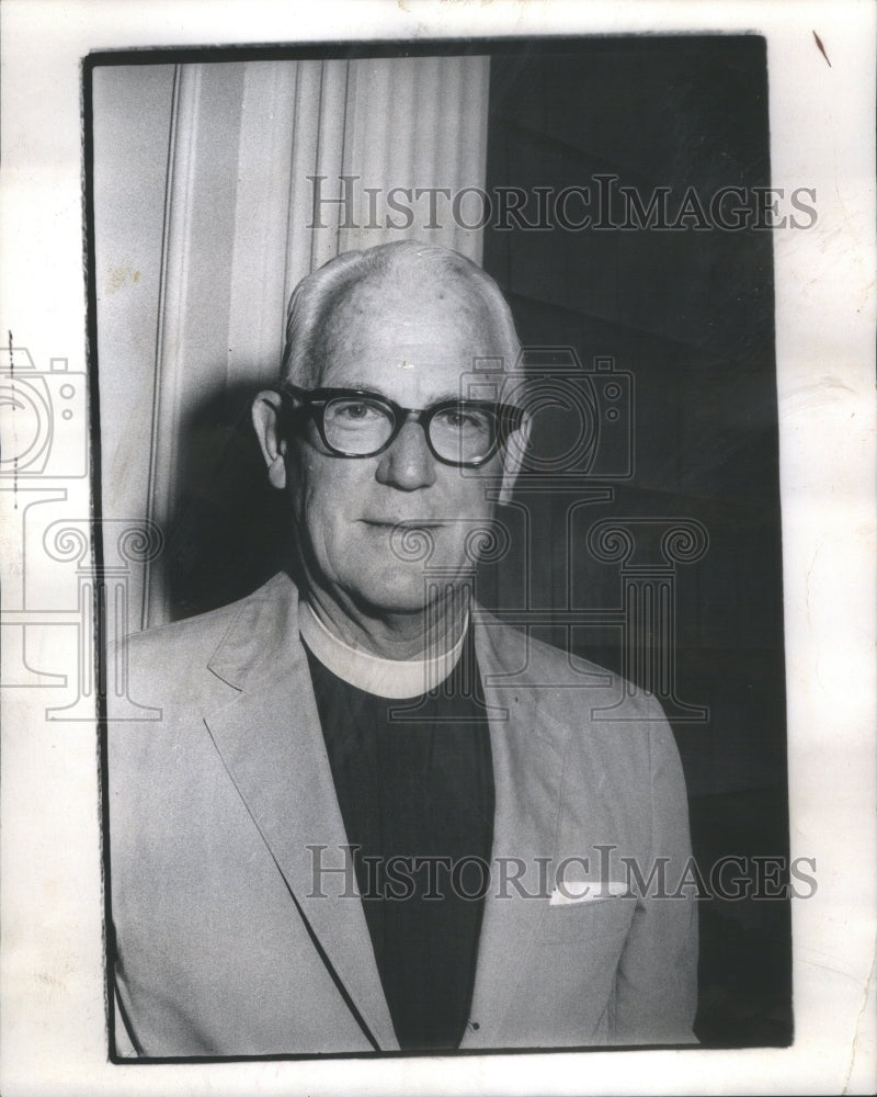 1972 The Rev William Lea Episcopal priest - Historic Images