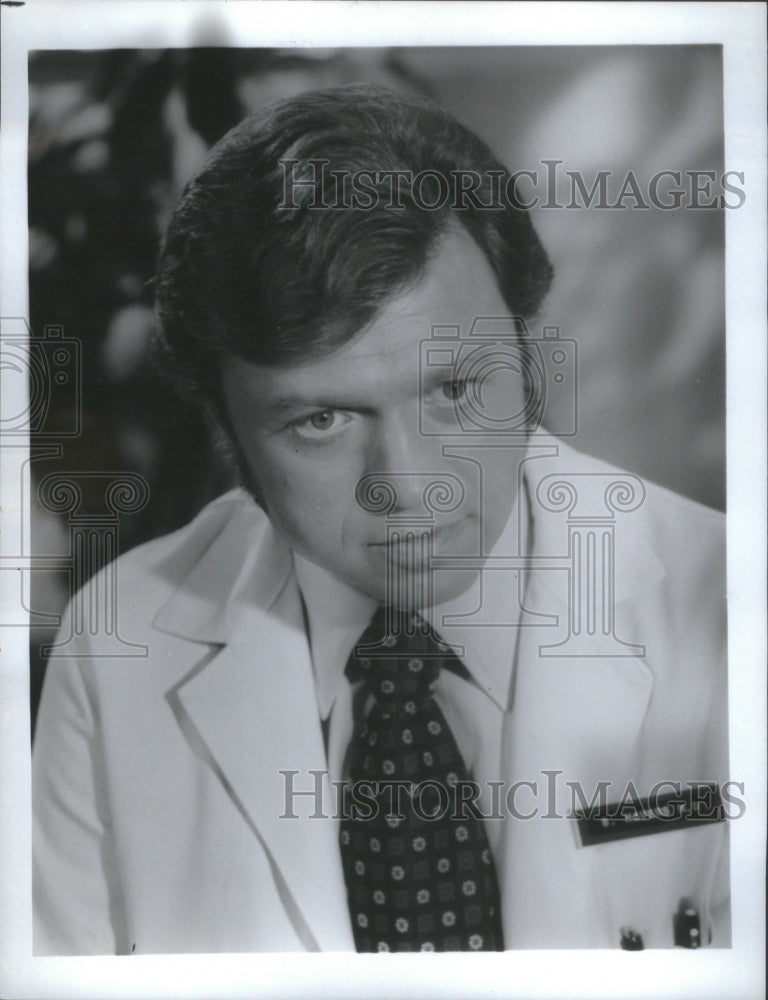 1971 Steve Lawrence guest stars Surgeon - Historic Images