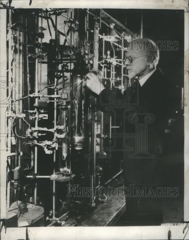 1938 Press Photo Solutions Professor Charles Kraus- RSA48105 - Historic Images